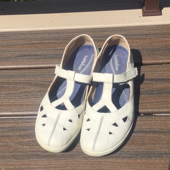 hotter Shoes Cream Colored Flats Made By Hotter With Fun Cut Outs